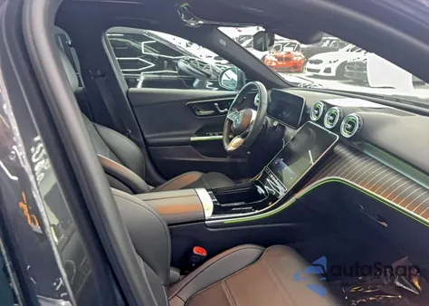 2023 Mercedes-Benz C 300 z USA, uszkodzony, nr VIN W1KAF4GB3PR076485